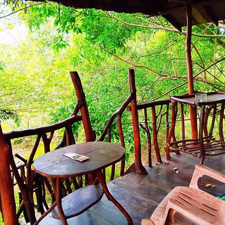 Sigiriya Rock Gate Tree House Hotel ภายนอก รูปภาพ
