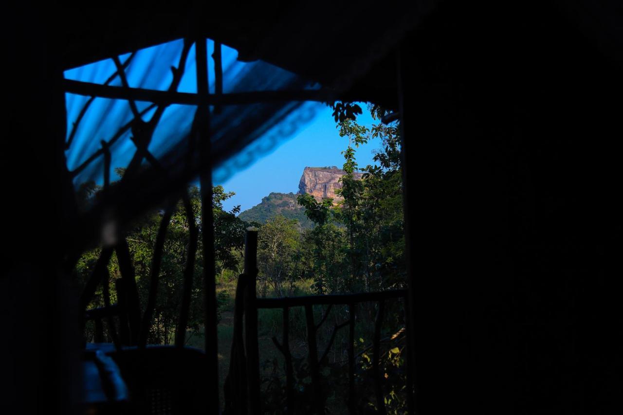 Sigiriya Rock Gate Tree House Hotel ภายนอก รูปภาพ