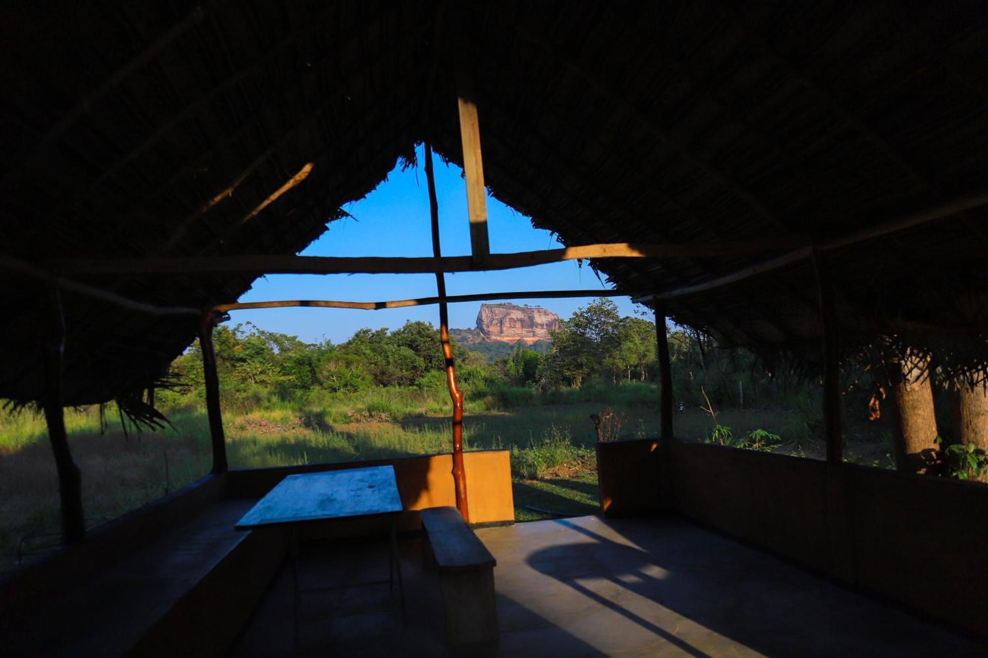 Sigiriya Rock Gate Tree House Hotel ภายนอก รูปภาพ