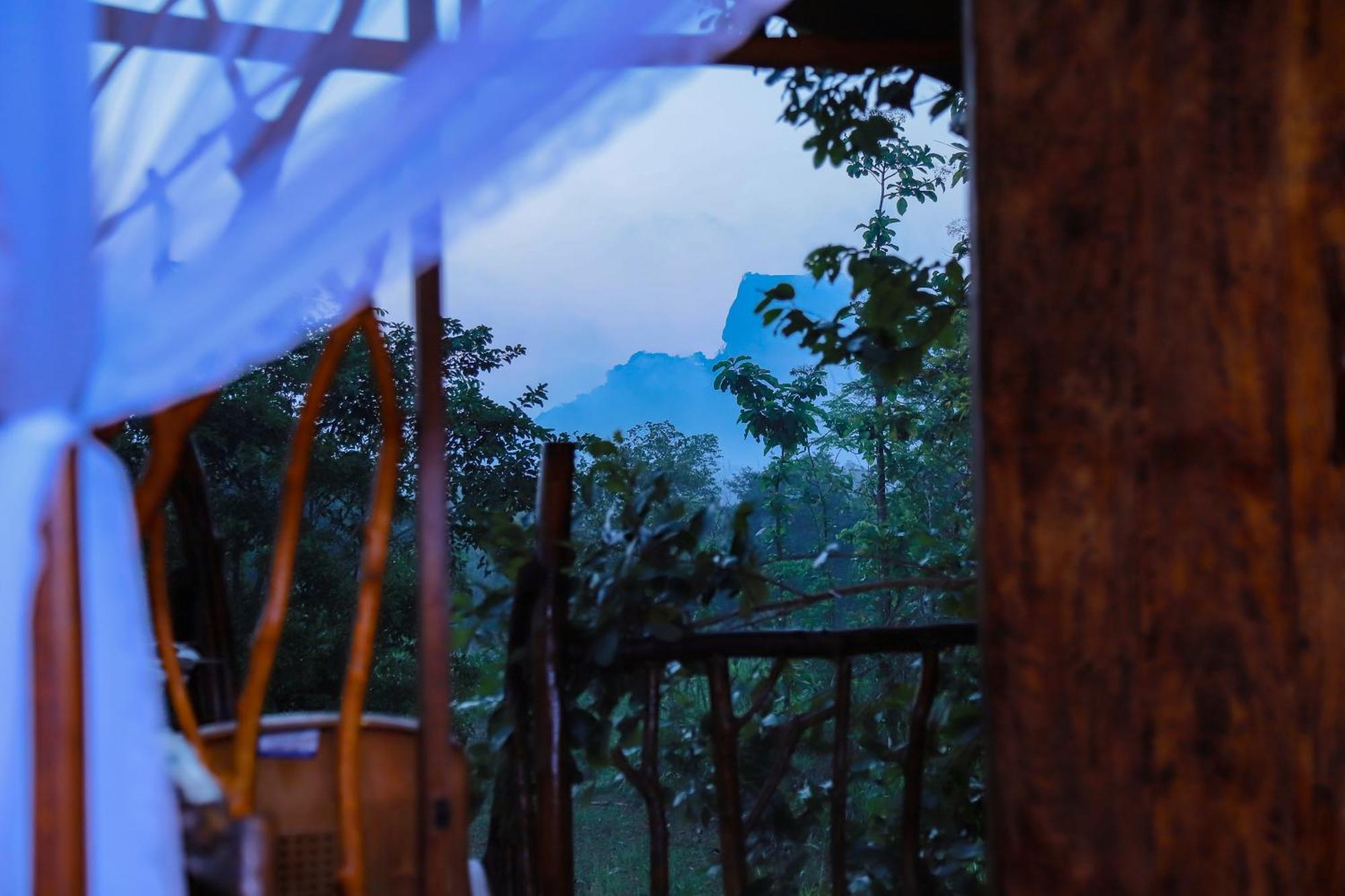 Sigiriya Rock Gate Tree House Hotel ภายนอก รูปภาพ